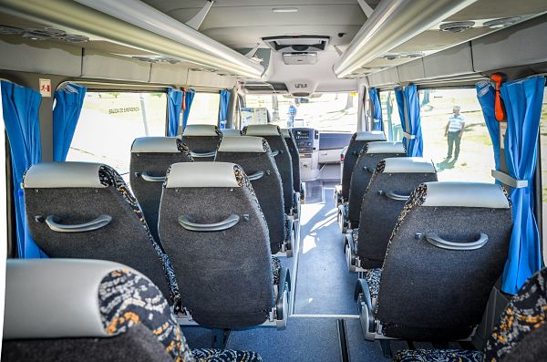 Pregúntanos el precio de alquiler de minibús con conductor en A Coruña