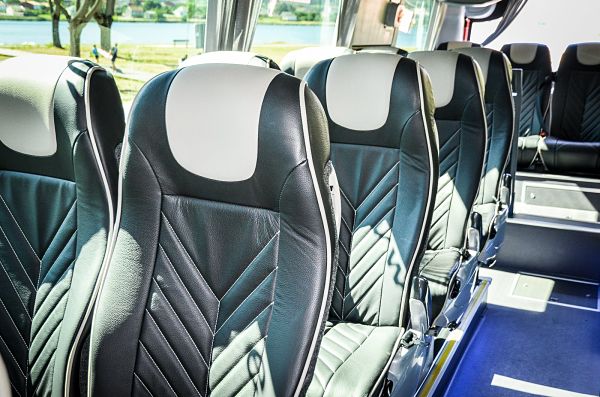 Alquiler de autobuses de empresa para viajes organizados o team building