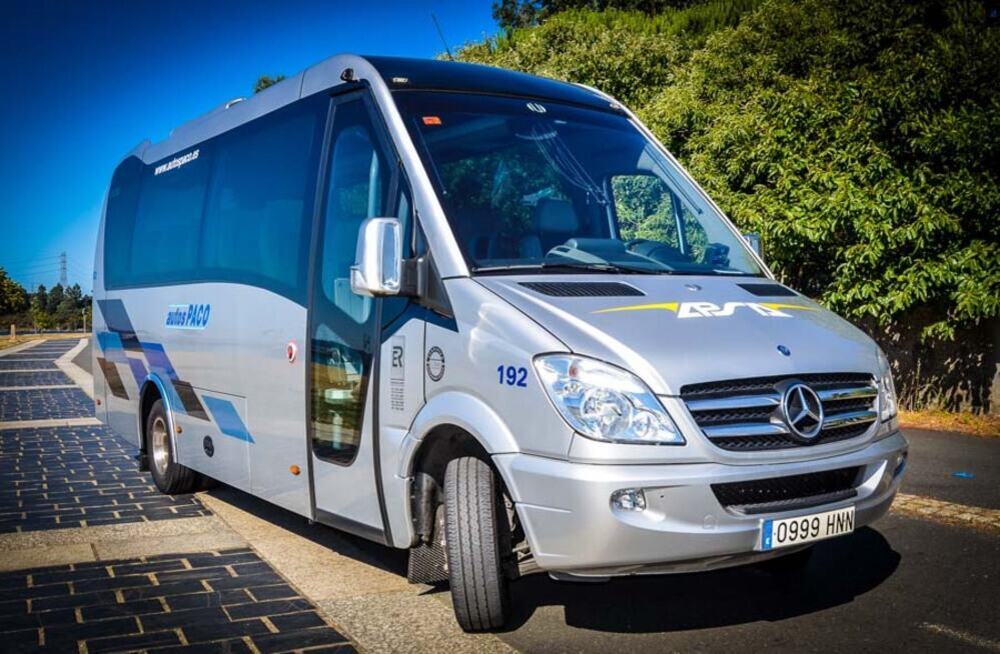 Donde contratar un minibus de 15 plazas